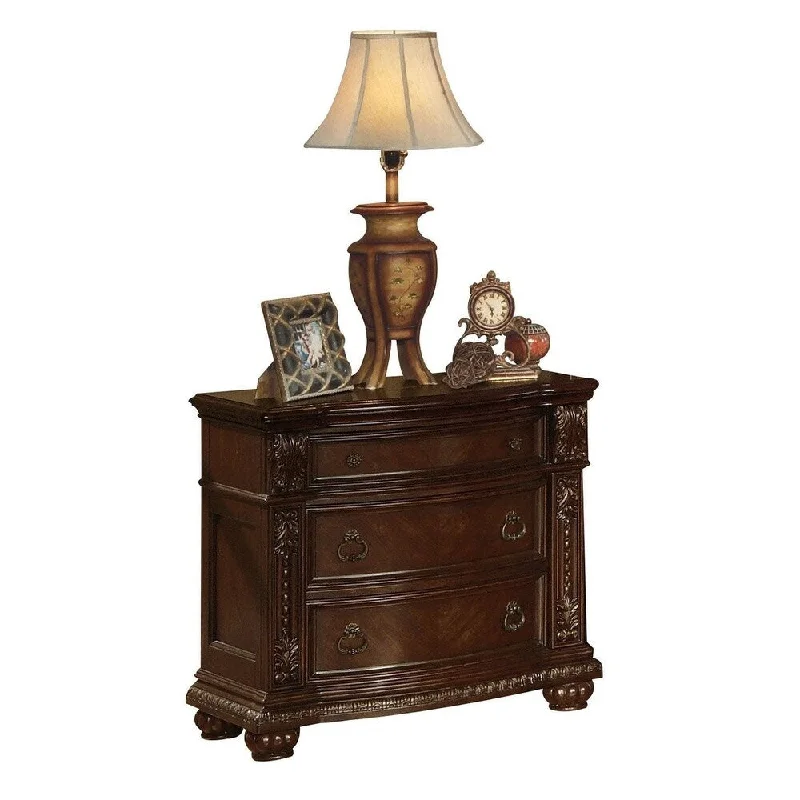 Traditional Style Wooden Nightstand with 3 Drawers in Cherry Brown