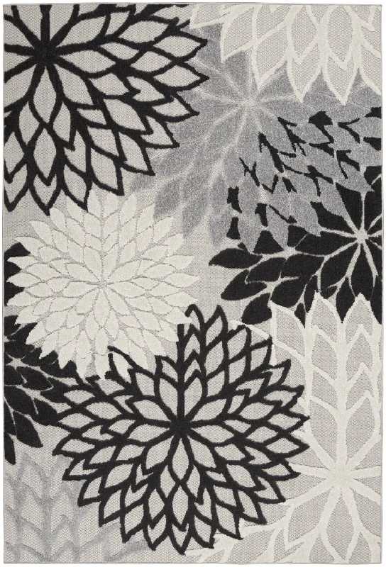 5' X 7' Floral Indoor / Outdoor Area Rug - Black / White