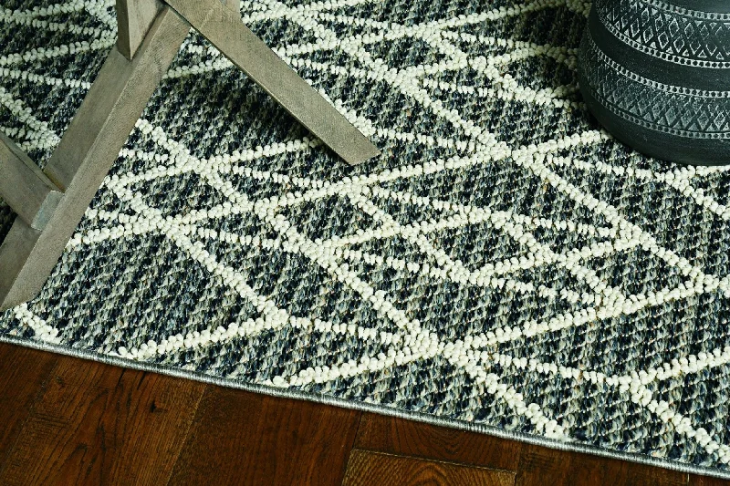 5' X 8' Machine Woven UV Treated Geometric Outdoor / Indoor Area Rug - Gray