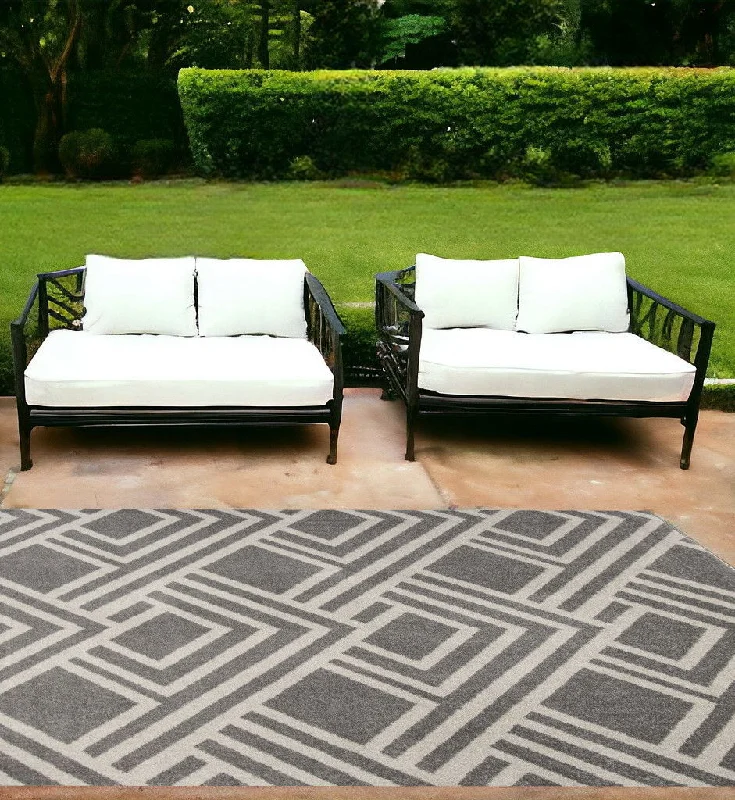 7' X 10' Machine Woven UV Treated Geometric Indoor / Outdoor Area Rug - Gray