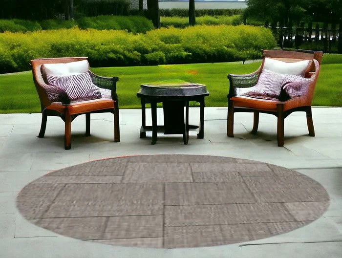 8' Machine Woven UV Treated Geometric Indoor / Outdoor Round Area Rug - Gray